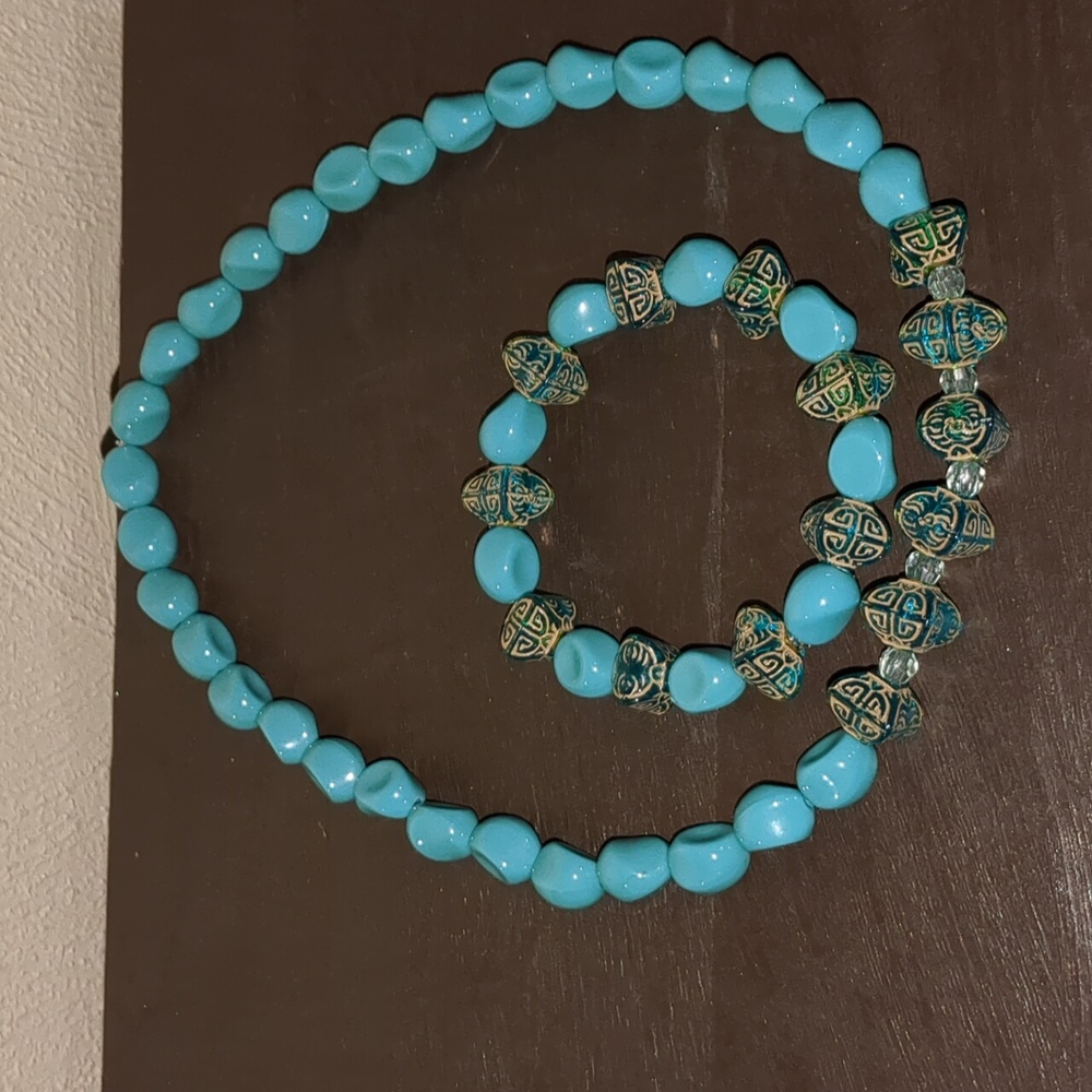 UJ homemade turquoise bead necklace and bracelet